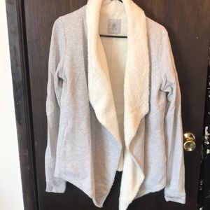 Gaiam Yoga Wrap with Sherpa